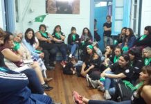 Mesa de mujeres sindicalistas en Berisso