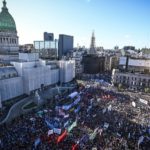 Una multitud en Congreso repudió al FMI