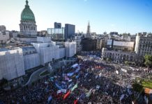Una multitud en Congreso repudió al FMI