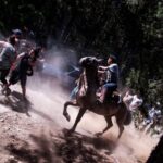 Lago Escondido: Lewis incumple fallos judiciales y el gobierno provincial lo apaña