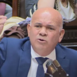 “Malnacidos que nos venden”