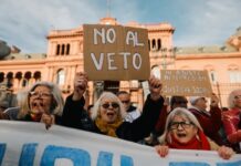 El hachazo de Milei y Caputo a salarios y jubilaciones