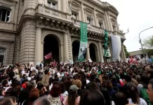 ¡El Bonaparte no se cierra!