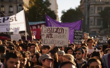 La universidad desbordó las calles pero Milei quiere destruirlas