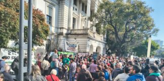 Masivo acto reivindicando los 76 años de CNEA y denunciando su desguace
