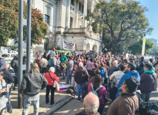Masivo acto reivindicando los 76 años de CNEA y denunciando su desguace
