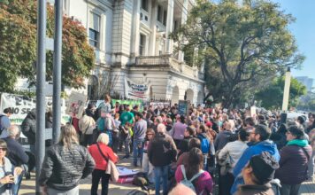 Masivo acto reivindicando los 76 años de CNEA y denunciando su desguace