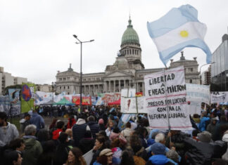 En las calles para imponer otro rumbo: Es Axel o Milei